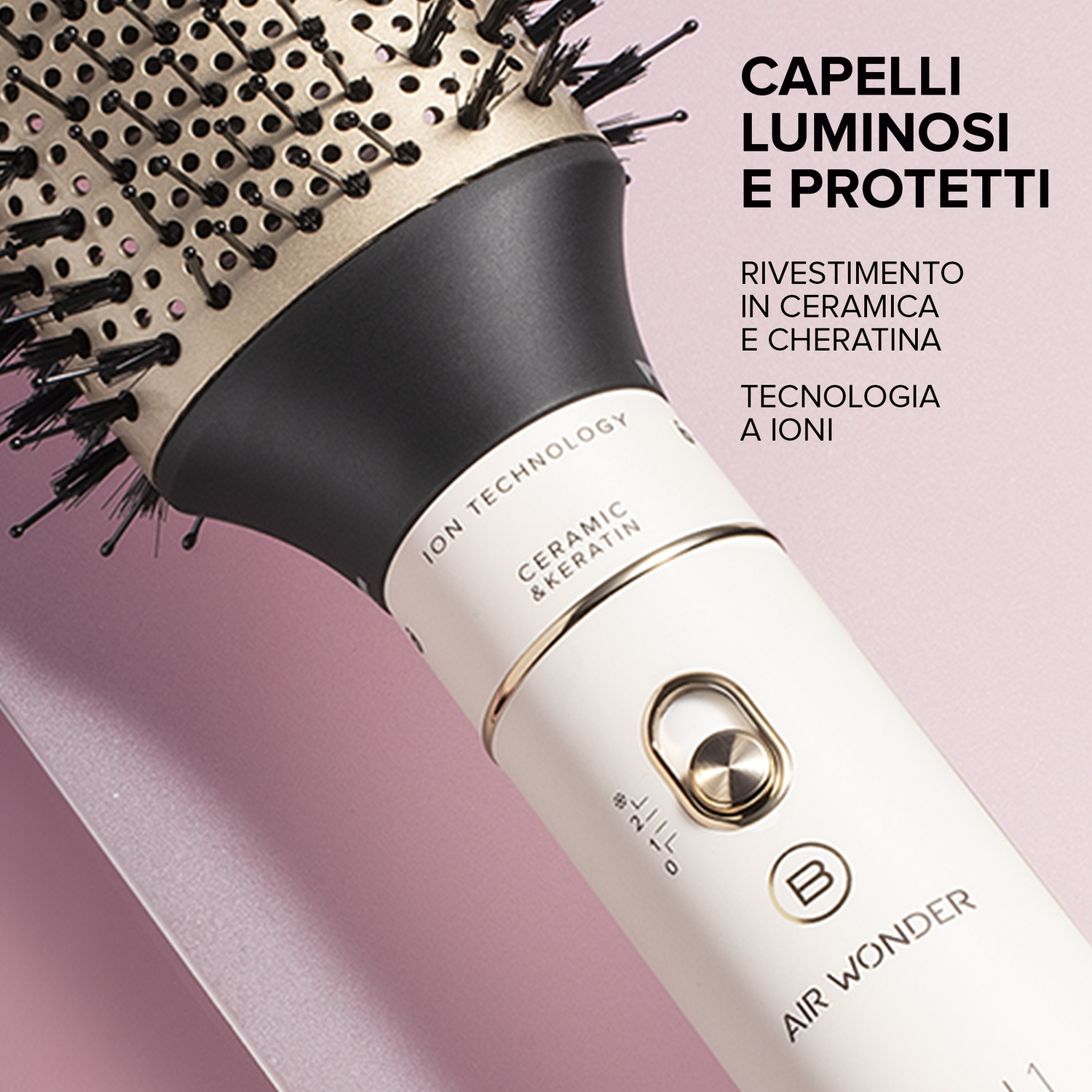 Primo piano di una spazzola per capelli bianca e oro. Il testo sulla spazzola dice 'Air Wonder'. Altro testo dice 'Capelli lucenti e protetti'.