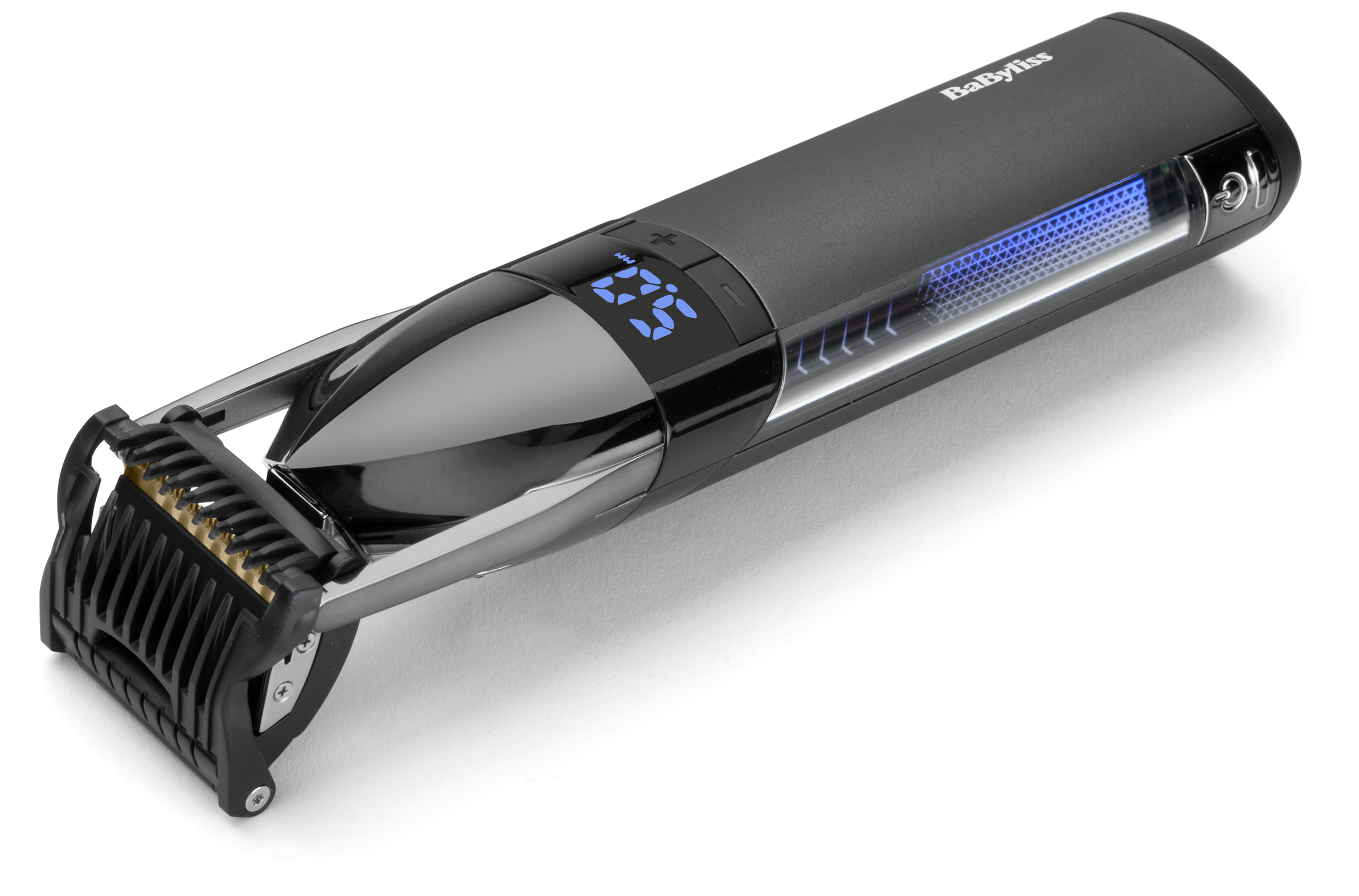 Fekete-ezüst BaByliss hajvágó. Digitális kijelzővel és kék fény részlettel. Fehér háttér.
