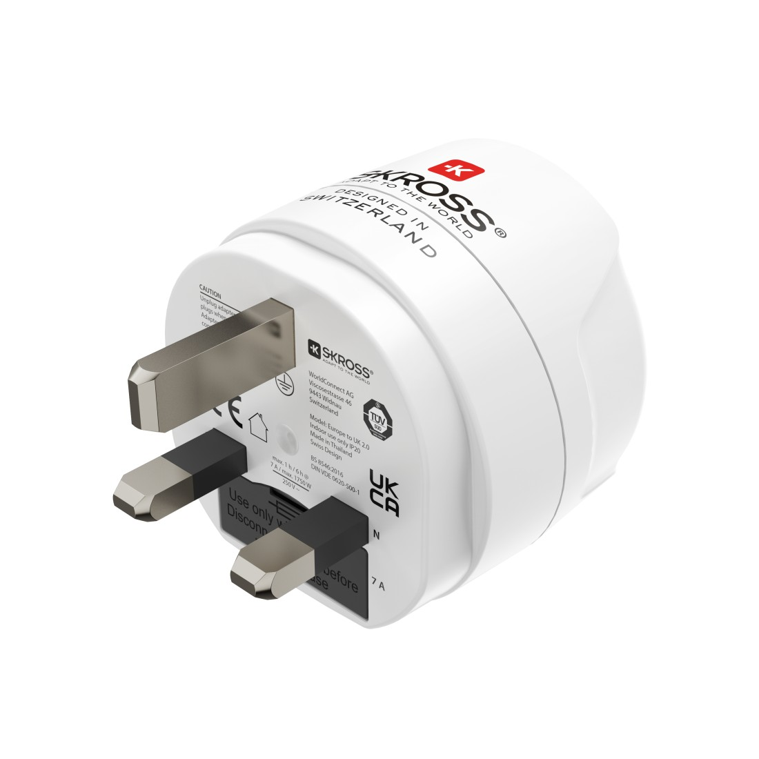 Ein weißer SKROSS-Adapter mit schwarzen und silbernen Stiften. Text enthält 'DESIGNED IN SWITZERLAND' und 'UK CA'.