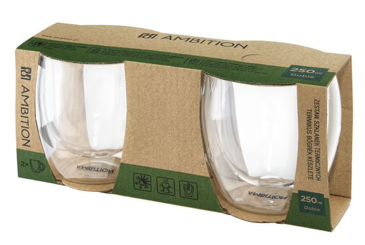 Dwa przezroczyste, podwójne szklanki w kartonowym opakowaniu. Opakowanie ma tekst i nazwę marki AMBITION.