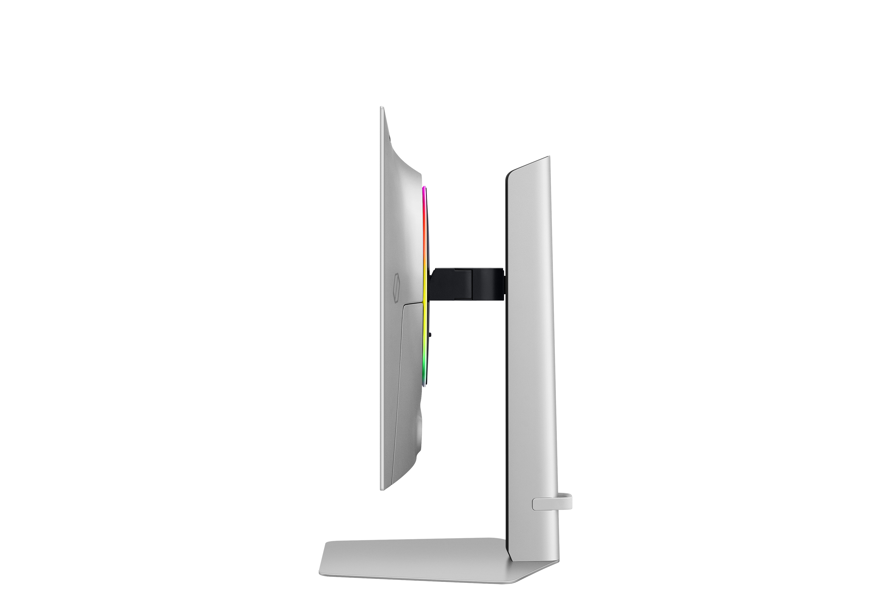 Widok z boku białego monitora komputera z kolorowymi światłami z boku, czarne tło.