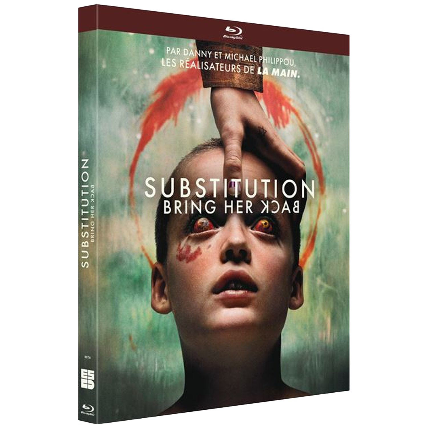 Couverture Blu-ray. Jeune personne aux yeux rouges et une main sur la tête. Le titre est 'Substitution Bring Her Back'.