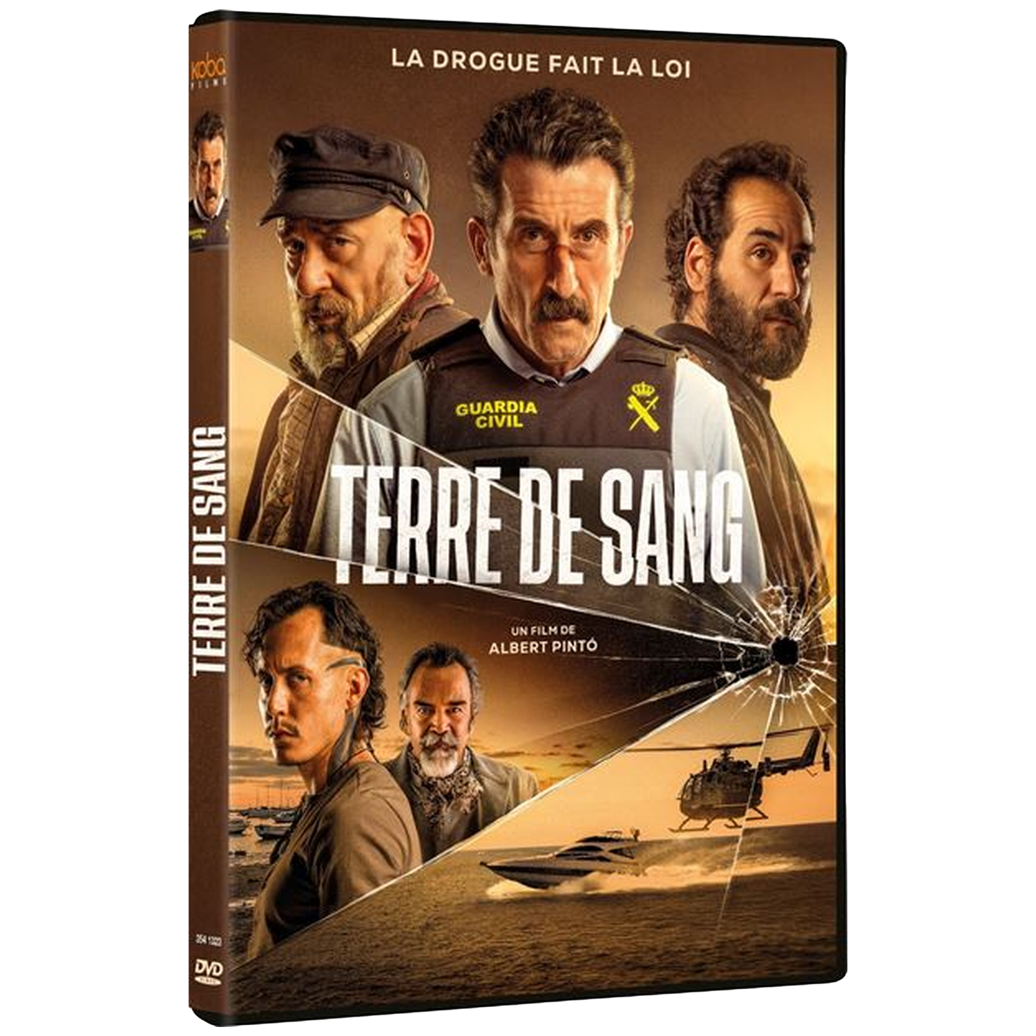 Couverture DVD. Plusieurs hommes regardent le spectateur. Titre : Terre de Sang. Hélicoptère et bateau en arrière-plan. Texte : La Drogue Fait La Loi.