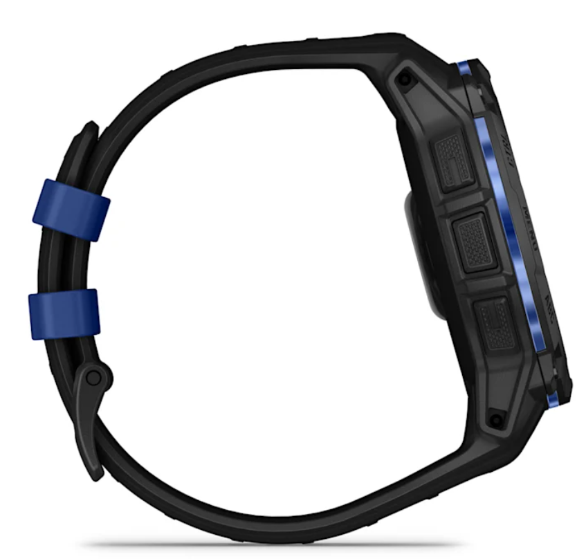 Czarny zegarek sportowy z niebieskimi akcentami. Pasek zegarka jest czarny z niebieskimi uchwytami. Widok z boku pokazuje przyciski i niebieski pasek.