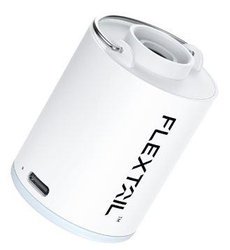 Fehér hengeres eszköz fekete 'FLEXTAIL' felirattal, fogantyúval és USB porttal.