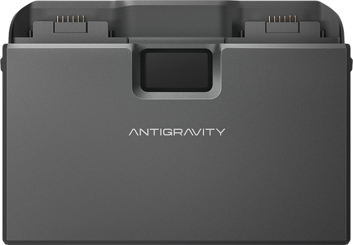 Un appareil gris foncé avec deux fentes de connecteur en haut. Le mot ANTIGRAVITY est centré.