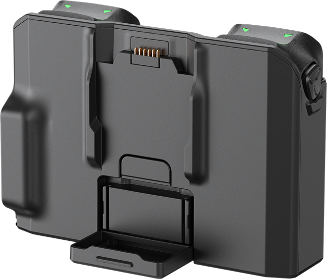 Un chargeur de batterie de drone noir. Comporte un compartiment et des indicateurs de charge. Le corps est gris foncé. Contient un connecteur.