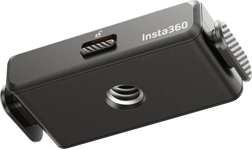 Ein schwarzes Insta360-Kamera-Zubehör. Es hat einen Schiebverschluss, eine Schraubhalterung und einen strukturierten Griff.