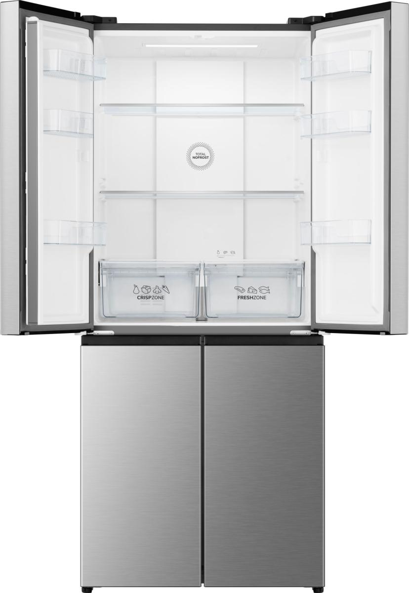 Offener Kühlschrank aus Edelstahl mit geöffneten Türen. Innenraum zeigt Regale, Schubladen und die Beschriftungen 'CrispZone' und 'FreshZone'.