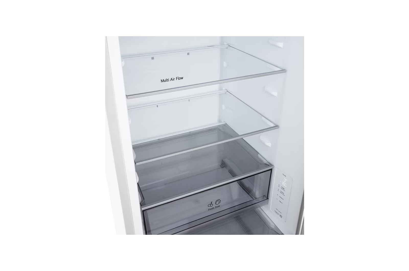 Egy hűtőszekrény belsejében üvegrácsok és egy fiók látható. A "Multi Air Flow" és a "Fresh Zone" feliratok láthatók.