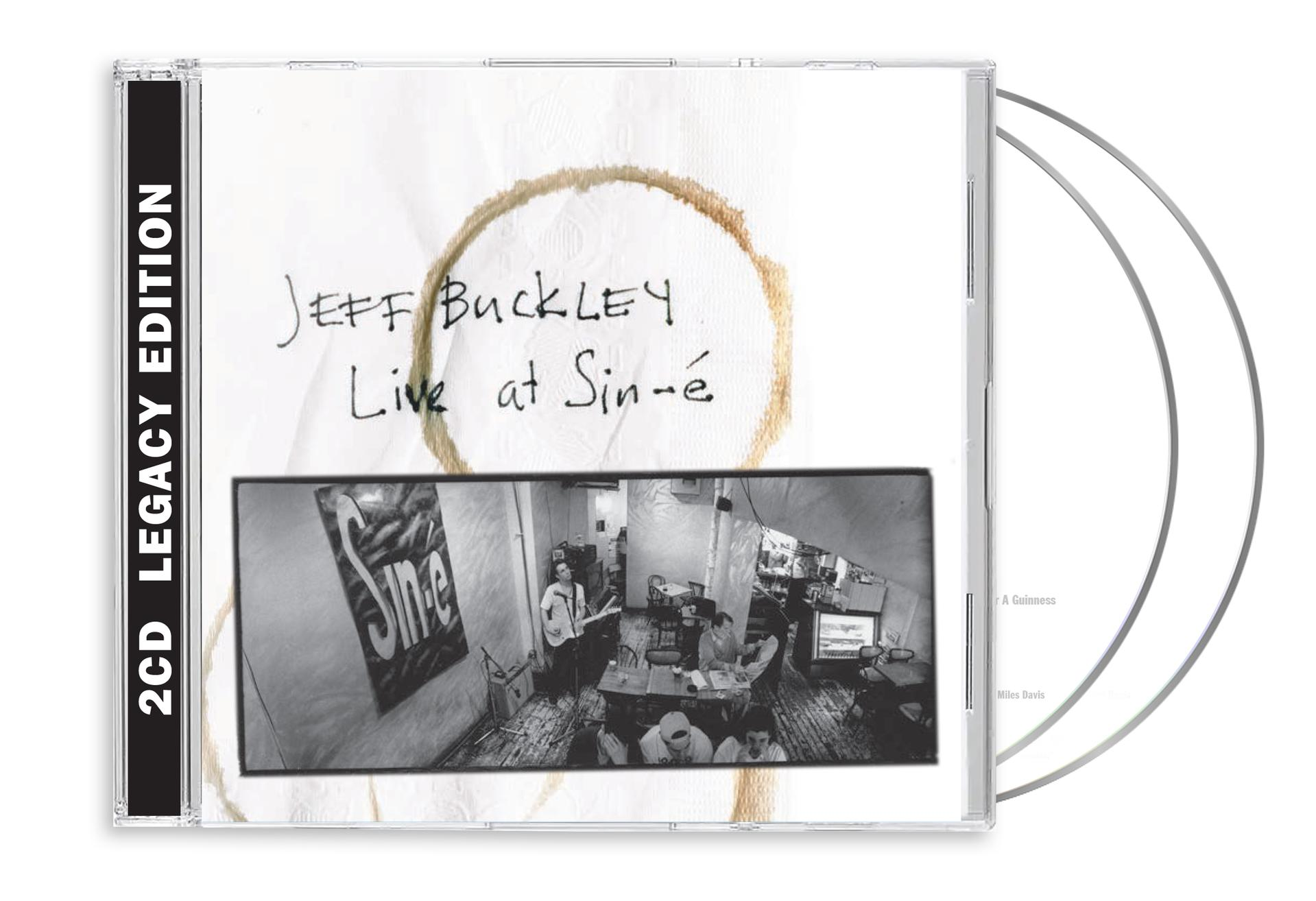 CD-Hülle mit Jeff Buckleys 'Live at Sin-é'. Enthält ein Foto einer Aufführung, Text und einen Kaffeefleck.