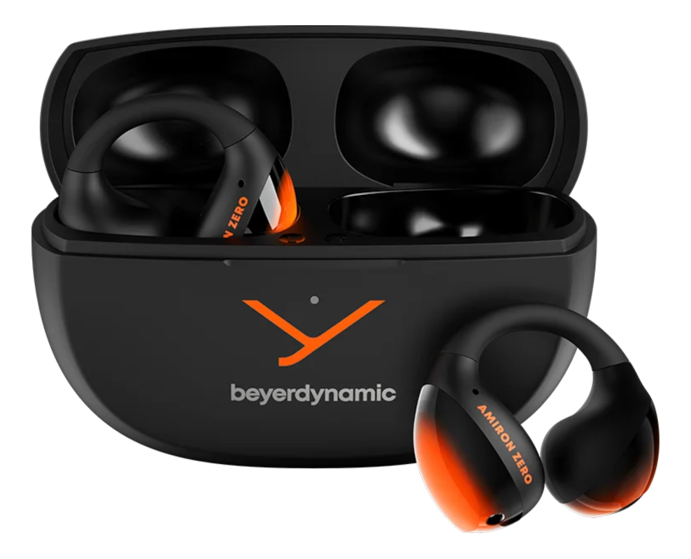 Écouteurs Beyerdynamic Amiron Zero noirs et oranges et étui de chargement. Les écouteurs ont des accents orange et le logo de la marque sur l'étui.