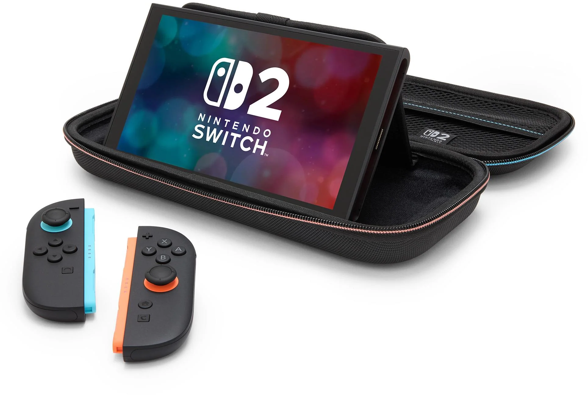 Console Nintendo Switch in una custodia, con controller staccati. Lo schermo mostra il logo Switch. Accenti neri, blu, arancioni e rosa.