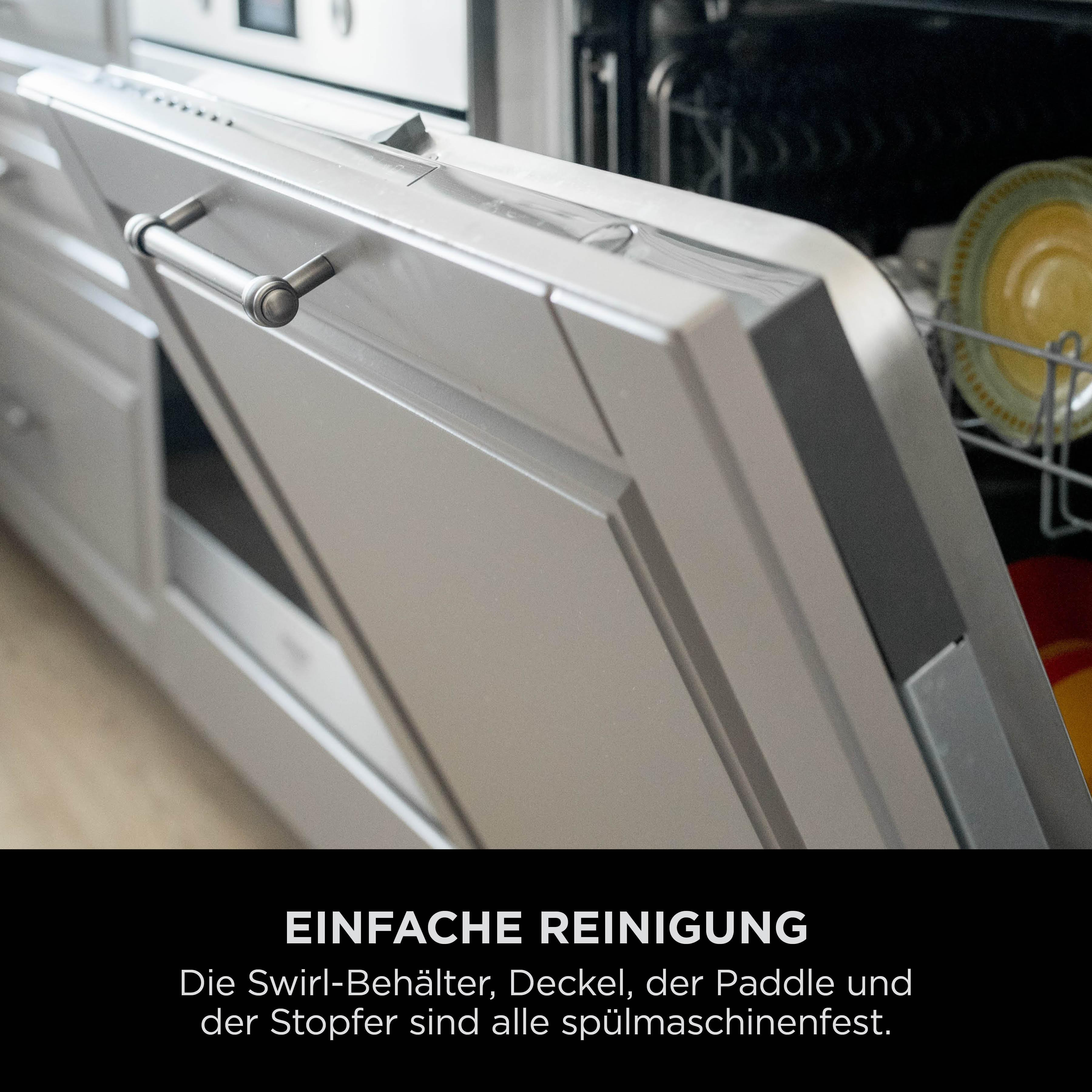Geschirrspülertür offen, Innenraum sichtbar. Teller sind zu sehen. Text: Einfache Reinigung. Alle Teile sind spülmaschinenfest.