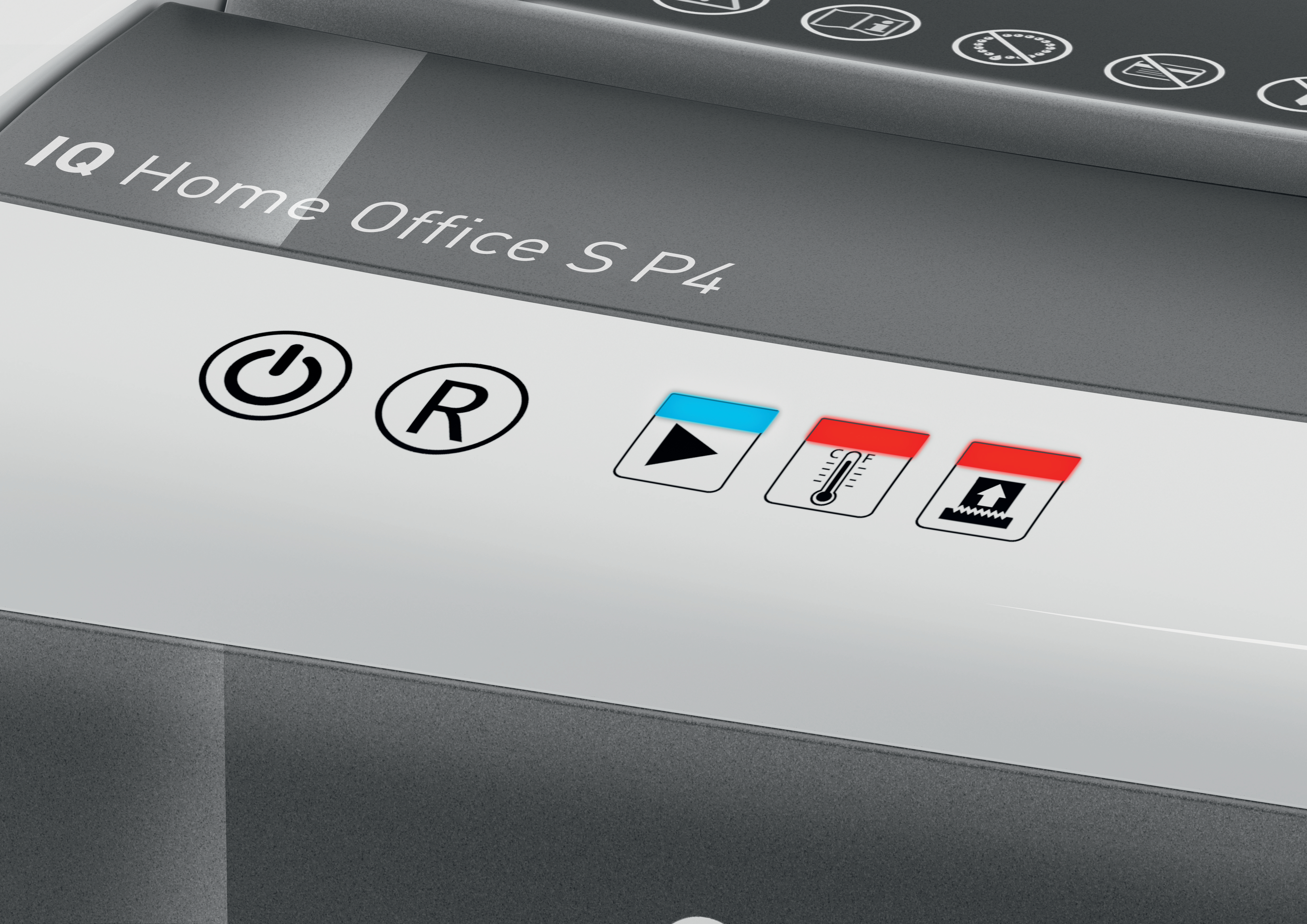 Nahaufnahme des Bedienfelds eines Aktenvernichters. Es hat Strom-, Rückwärts- und Funktionsanzeigen. Das Modell ist IQ Home Office S P4.