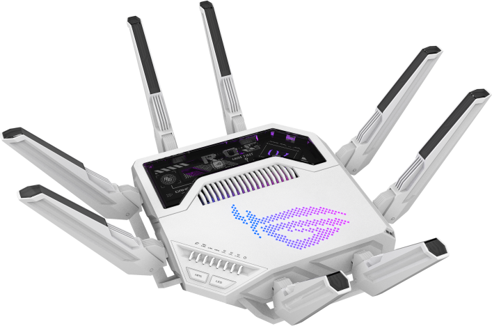 Weißer Router mit mehreren Antennen. Der Router hat ein ROG-Logo und Lichter. Es befindet sich auf schwarzem Hintergrund.