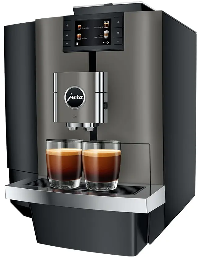 Una moderna macchina per il caffè con due espressi in bicchieri. La macchina è grigia, con uno schermo che mostra le opzioni di caffè.