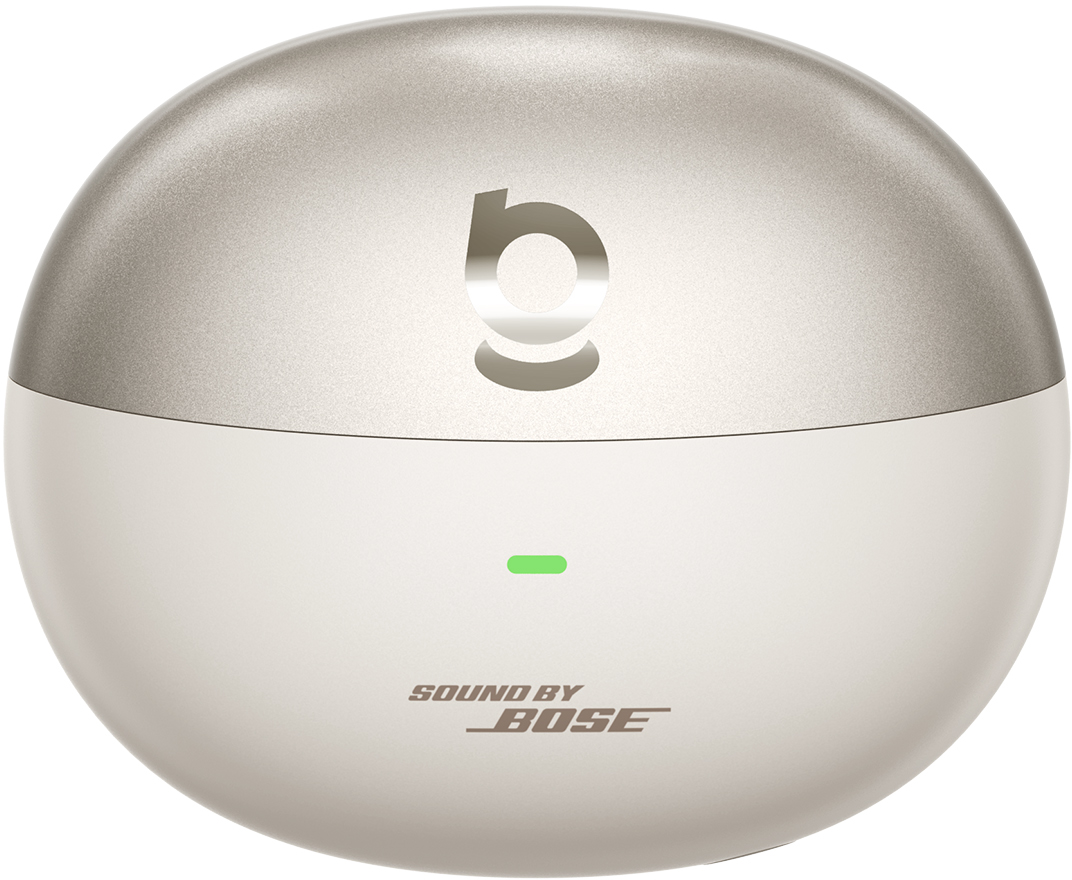 Egy fehér és ezüst Sound by Bose töltőtok. Felül egy 'b' logó, alul zöld fény látható.