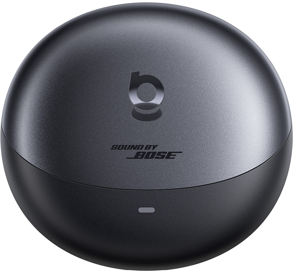 Sötétszürke, kerek Bose hangszóró tok. Rajta a Bose logó és a "SOUND BY BOSE" felirat. Egy kis fény látható.