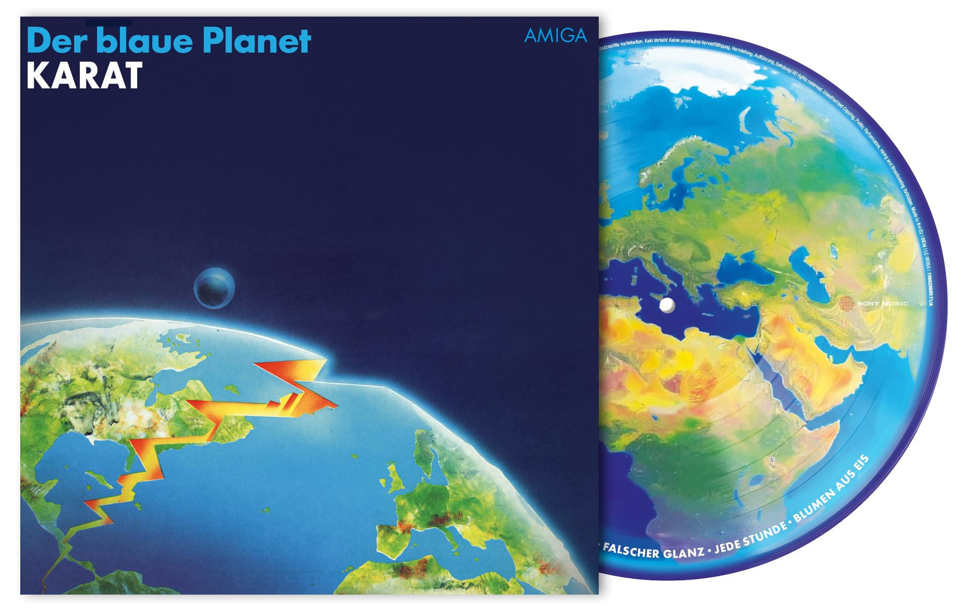 Albumcover, blauer Planet mit rotem Pfeil. Der Text lautet 'Der blaue Planet KARAT'. Die rechte Seite zeigt eine Weltkarte.