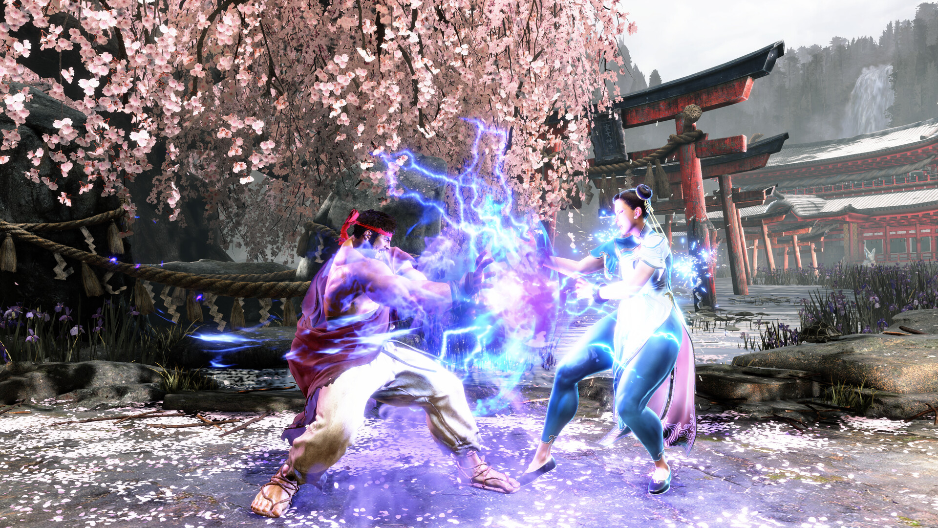 Zwei Figuren in einem Kampfspiel kollidieren, umgeben von blauer Energie. Kirschblüten und ein japanischer Tempel sind im Hintergrund.