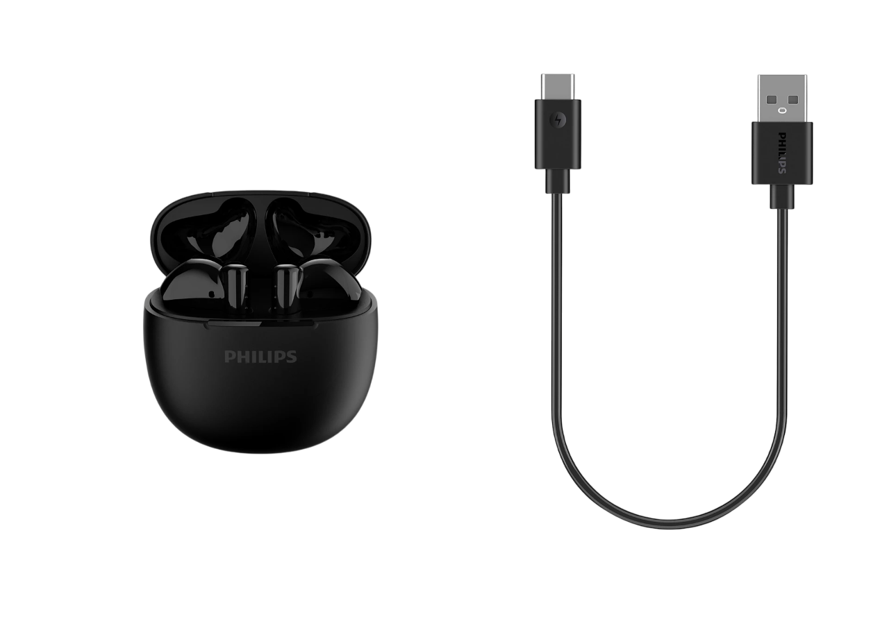 Siyah Philips kulaklıklar, bir şarj kutusunda, bir USB-C ve bir USB-A şarj kablosunun yanında, siyah bir arka plan üzerinde.