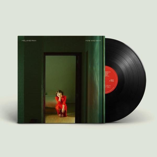 Albumcover: Frau in rotem Kleid in der Tür, betitelt 'How and Why' von Melanie Pain. Vinyl-Schallplatte ist sichtbar.