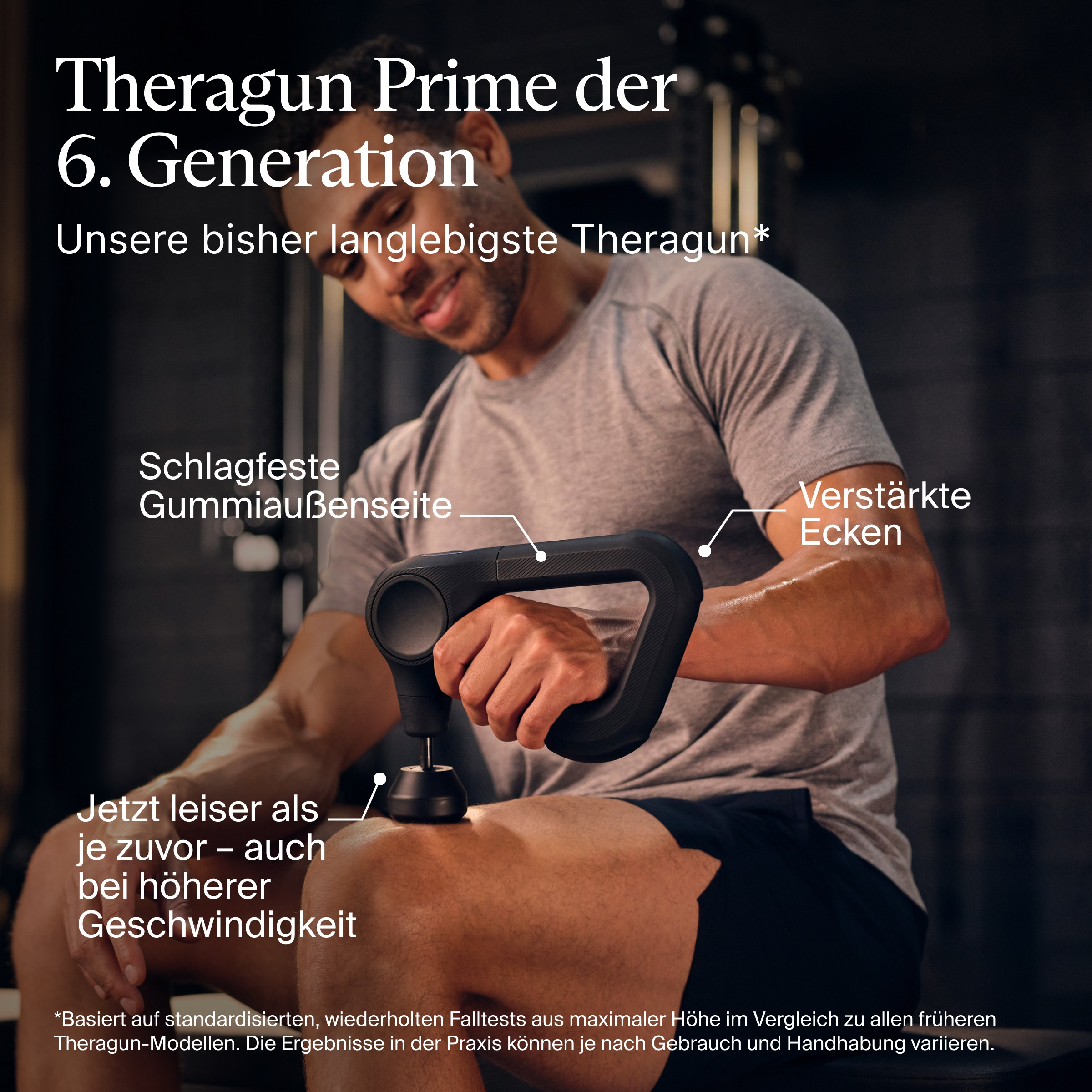 Mann hält schwarzes Theragun, massiert Bein. Text: Theragun Prime, 6. Generation. Merkmale hervorgehoben.