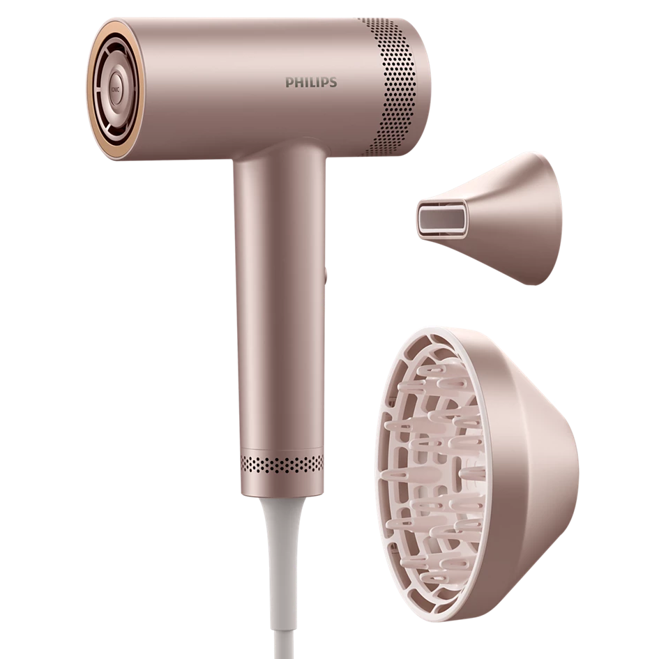 Suszarka do włosów Philips w kolorze różowego złota z dwoma nasadkami, dyfuzorem i dyszą, na czarnym tle. Biały przewód.