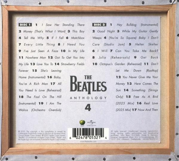 Das Albumcover von The Beatles Anthology 4. Titelliste und Bandlogo sind sichtbar. Der Hintergrund ist ein Holzrahmen.