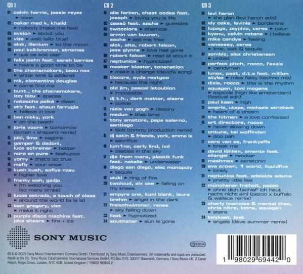 CDs mit Titellisten verschiedener Künstler. Unten befindet sich das Sony Music Logo. Titel sind aufgelistet.