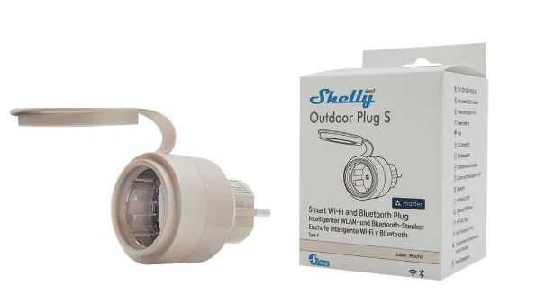 Zewnętrzne inteligentne gniazdo z osłoną ochronną obok pudełka. Wtyczka jest ecru, pudełko ma tekst i obraz produktu.