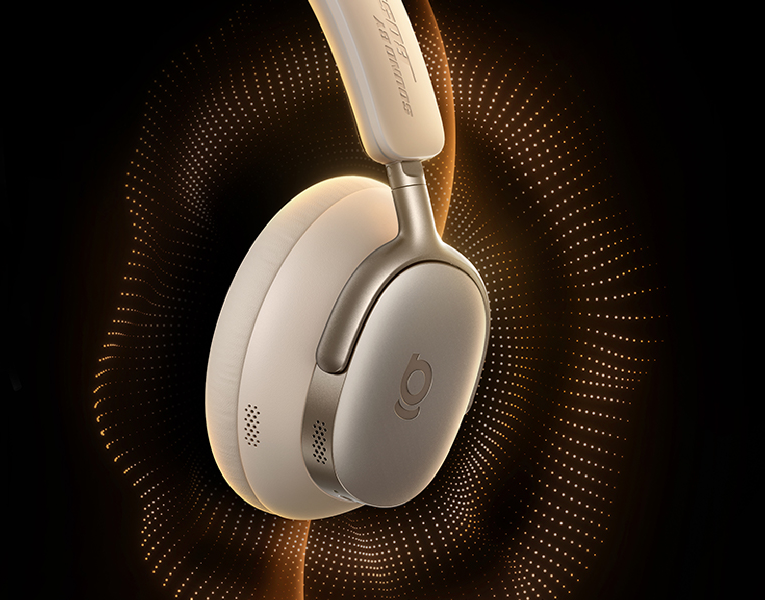 Auriculares beige con detalles plateados. Fondo negro con patrón de puntos brillantes.