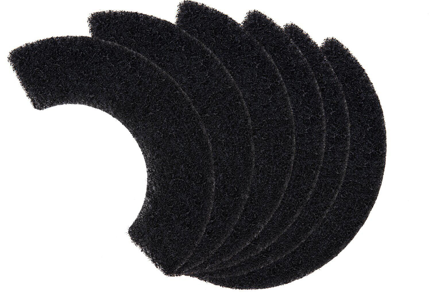 Mehrere schwarze, halbkreisförmige Schleifpads sind fächerförmig vor einem weißen Hintergrund angeordnet. Sie haben eine strukturierte Oberfläche.