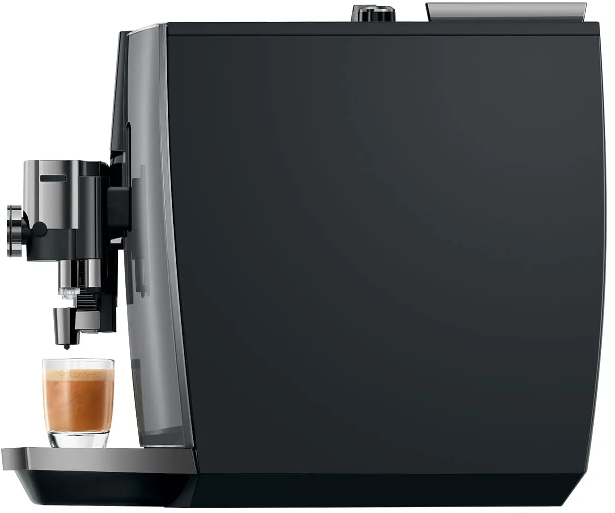 Eine schwarze Espressomaschine mit einem Glas Kaffee, das eingefüllt wird. Die Maschine hat einen silbernen Ausguss und einen schwarzen Sockel.