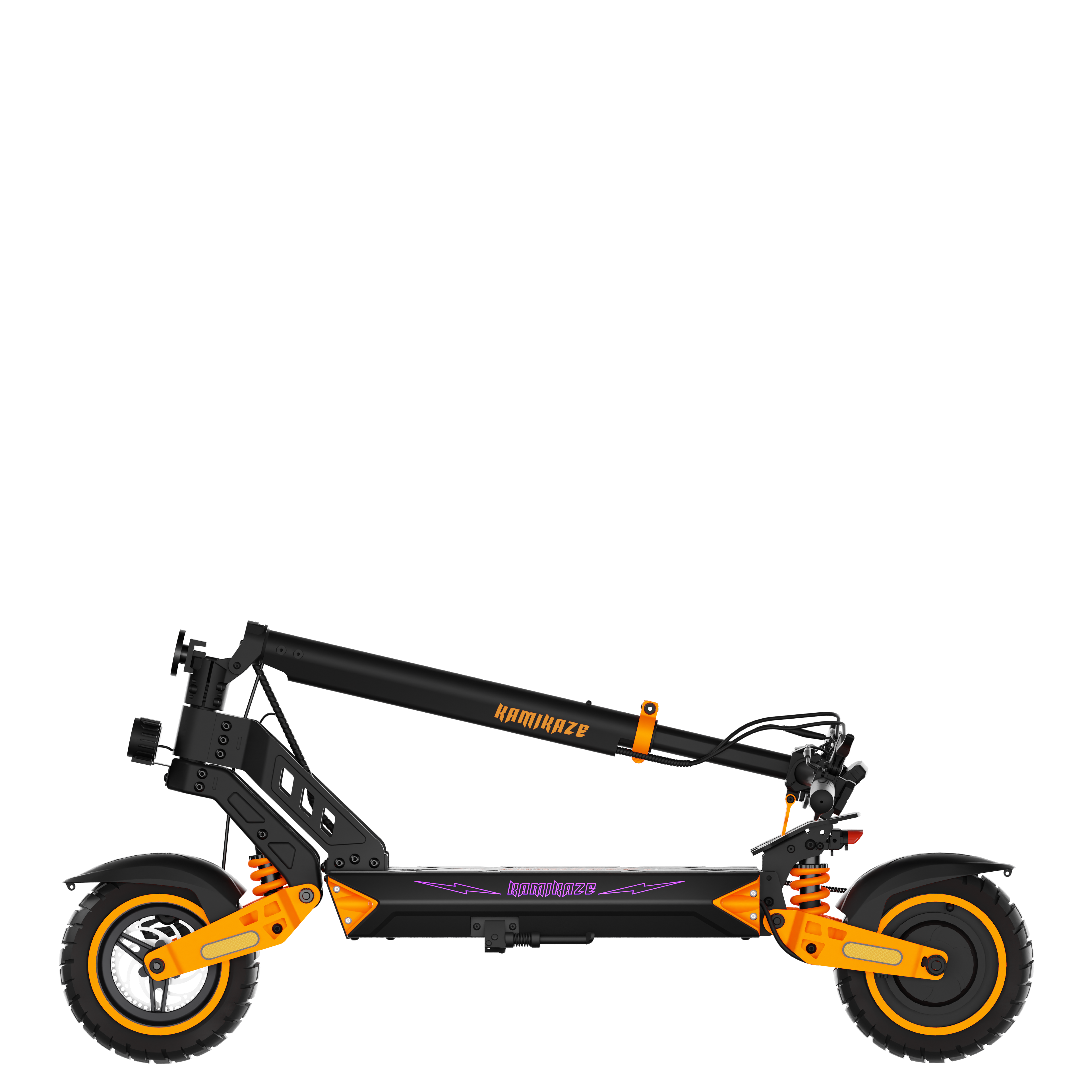 Czarna hulajnoga elektryczna z pomarańczowymi akcentami. Marka to Kamikaze. Koła są pomarańczowe z czarnymi oponami.
