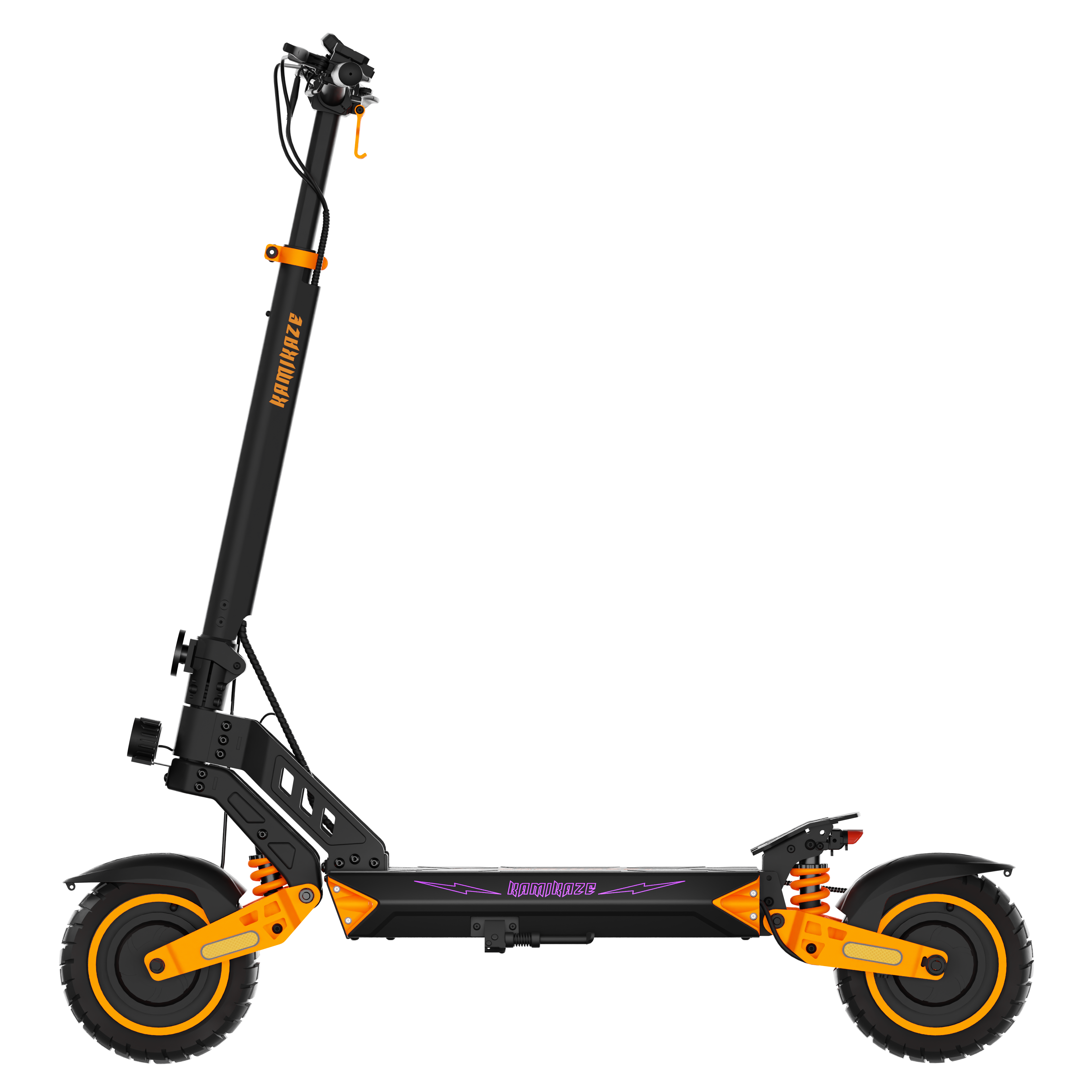 Czarno-pomarańczowa hulajnoga elektryczna na czarnym tle. Na ramie napis Kamikaze.