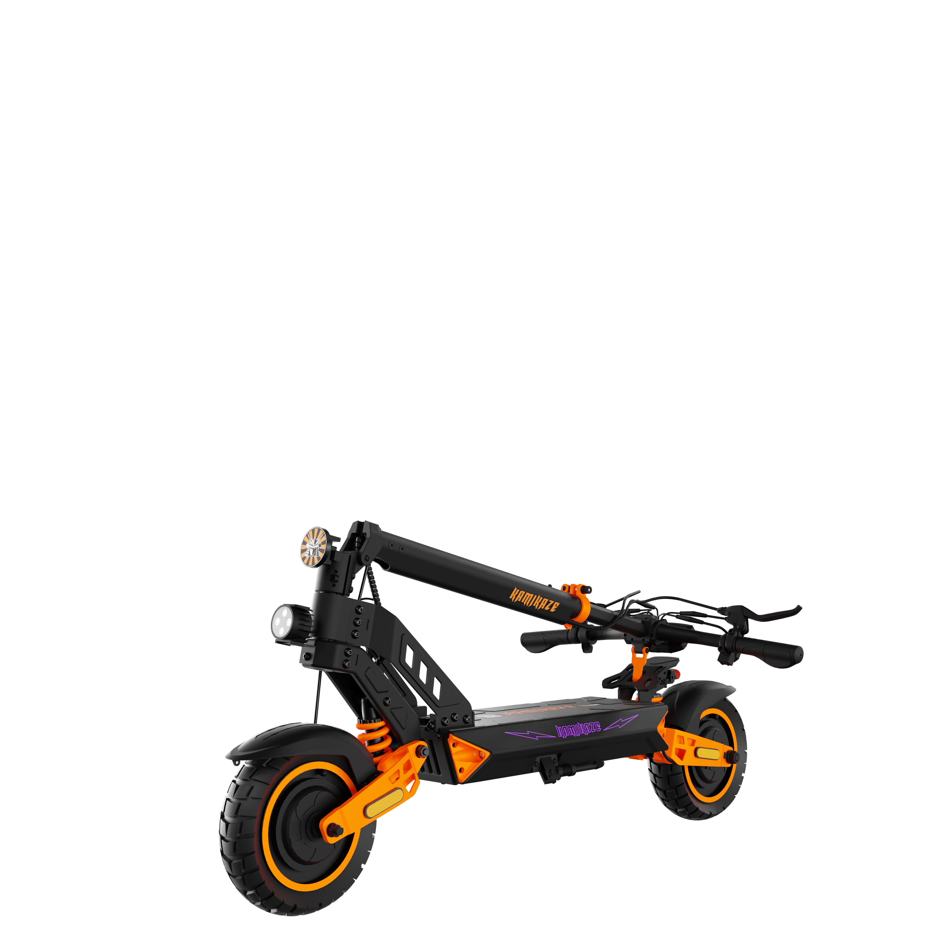 Czarna hulajnoga elektryczna z pomarańczowymi akcentami. Ma reflektor, tylne światło i markę 'Kamikaze'.