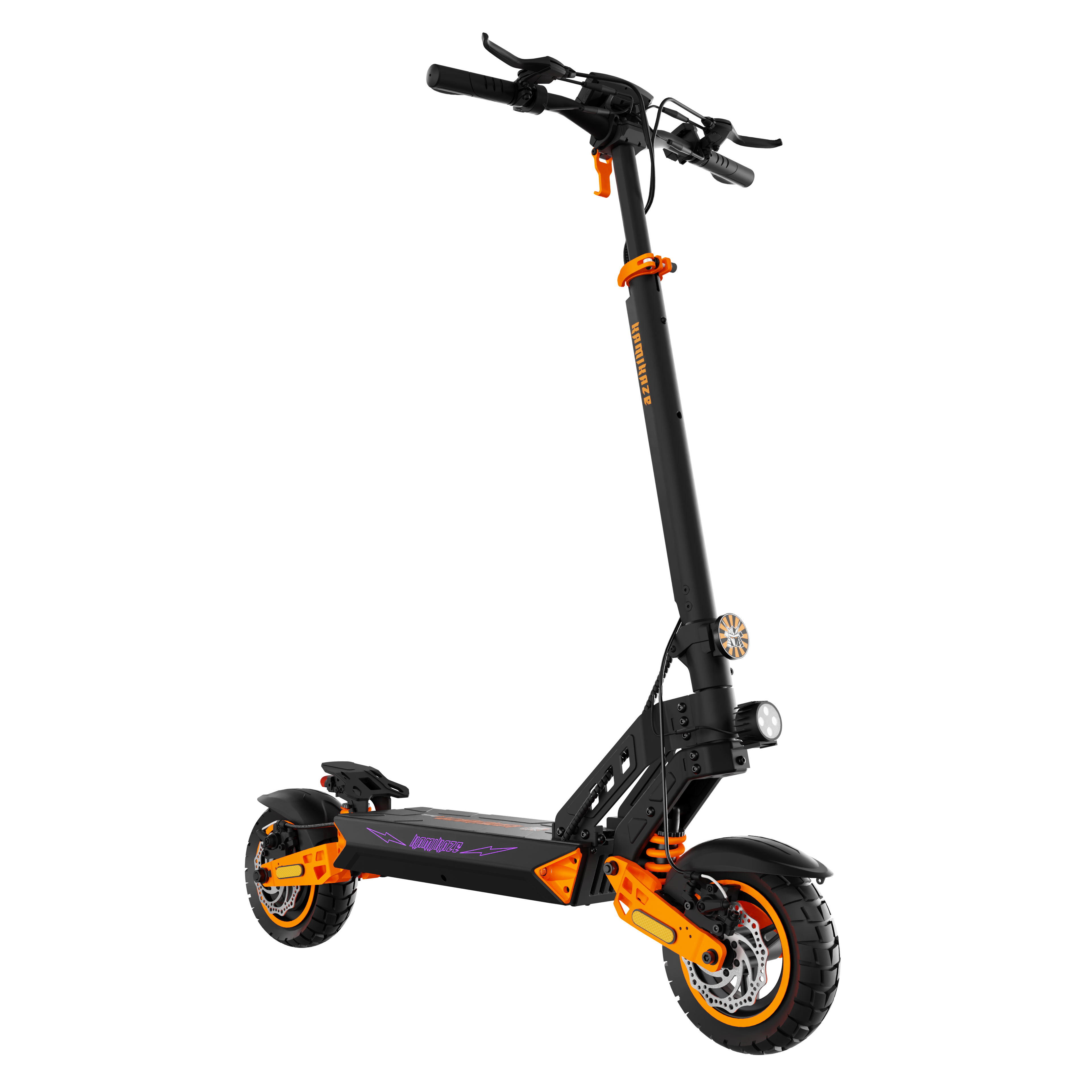 Czarno-pomarańczowa hulajnoga elektryczna na czarnym tle. Posiada reflektory, kierownicę, koła i nazwę 'Kamikaze'.