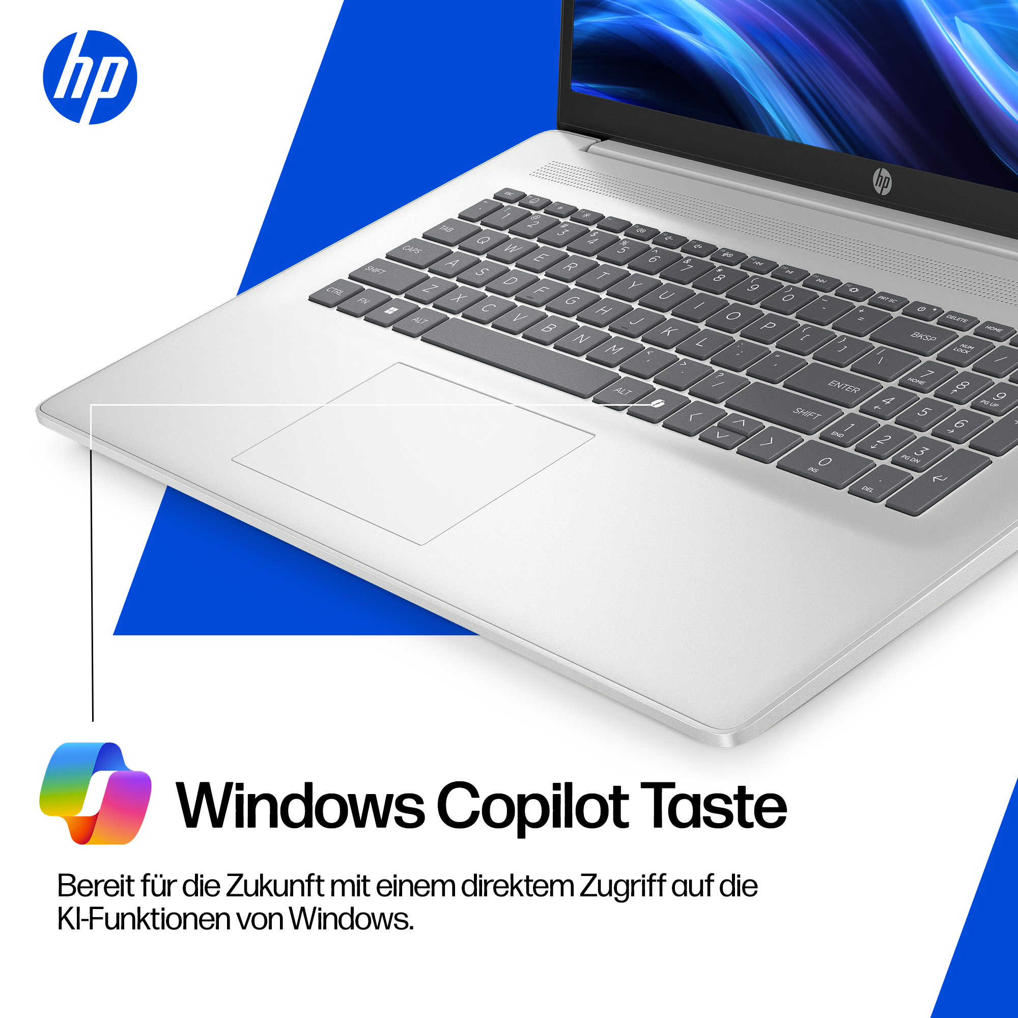 Silberner Laptop mit Tastatur, Touchpad und Bildschirm mit blauem Hintergrund. Das HP-Logo ist sichtbar.
