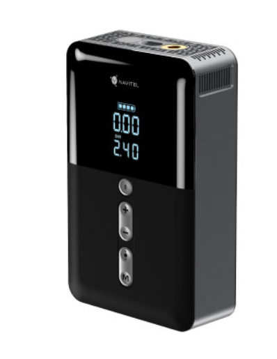 Czarny przenośny kompresor powietrza z cyfrowym wyświetlaczem pokazującym 0,00 BAR i 2,40. Widoczne są przyciski sterowania.