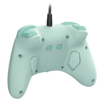 Un mando de juego verde claro con botones, joysticks y un cable negro.