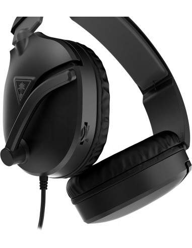 Primer plano de unos auriculares gaming negros con micrófono. Se ven los auriculares y la diadema. Hay un control de volumen.