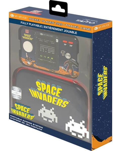 Un sistema de juegos portátil 'Space Invaders' en su caja. La caja muestra la consola, el estuche y el logotipo del juego.