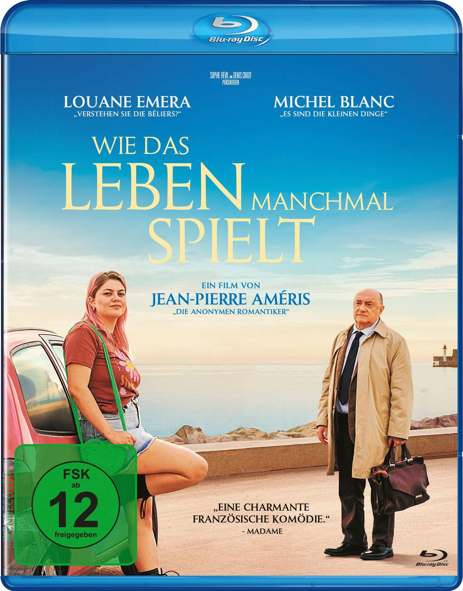Blu-ray-Cover. Eine Frau und ein Mann stehen neben einem Auto. Text auf Deutsch: Wie das Leben manchmal spielt. FSK 12.