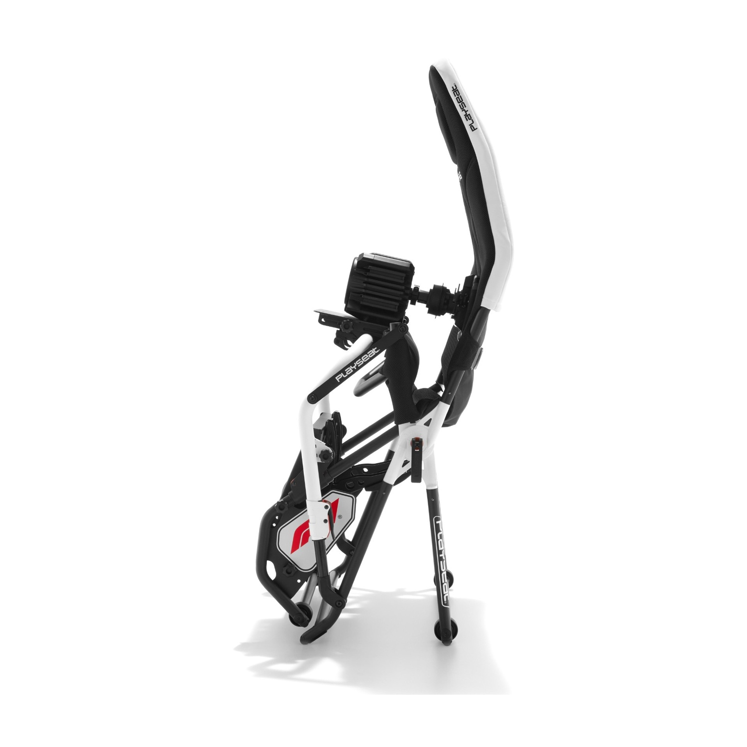 Una sedia da corsa Playseat bianca e nera, con seduta nera e telaio bianco, è mostrata su sfondo bianco.