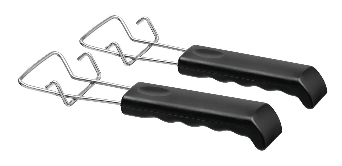 Zwei metallene und schwarze Küchenzangen auf weißem Hintergrund. Die Zangen sind zum Halten heißer Gegenstände bestimmt.
