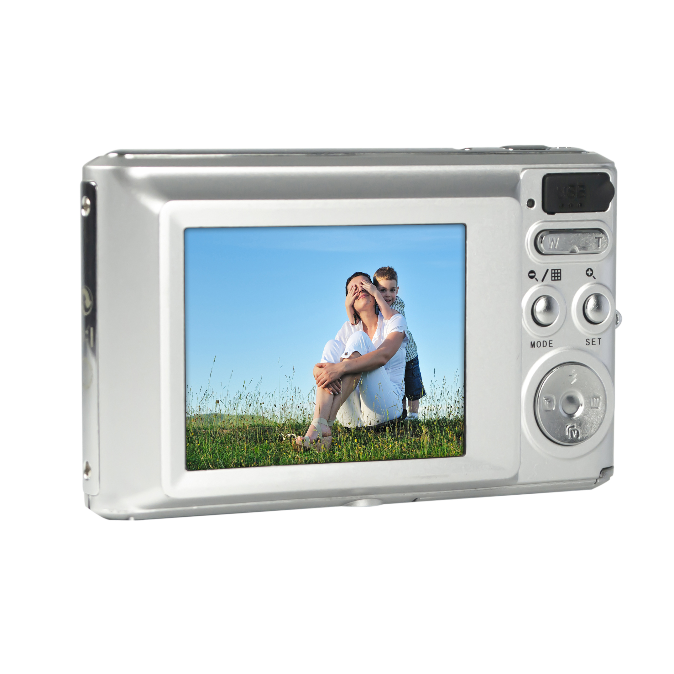 Dijital bir fotoğraf makinesi, güneşli bir günde, bir çocuğun elleriyle gözlerini kapattığı bir kadının fotoğrafını gösteriyor.