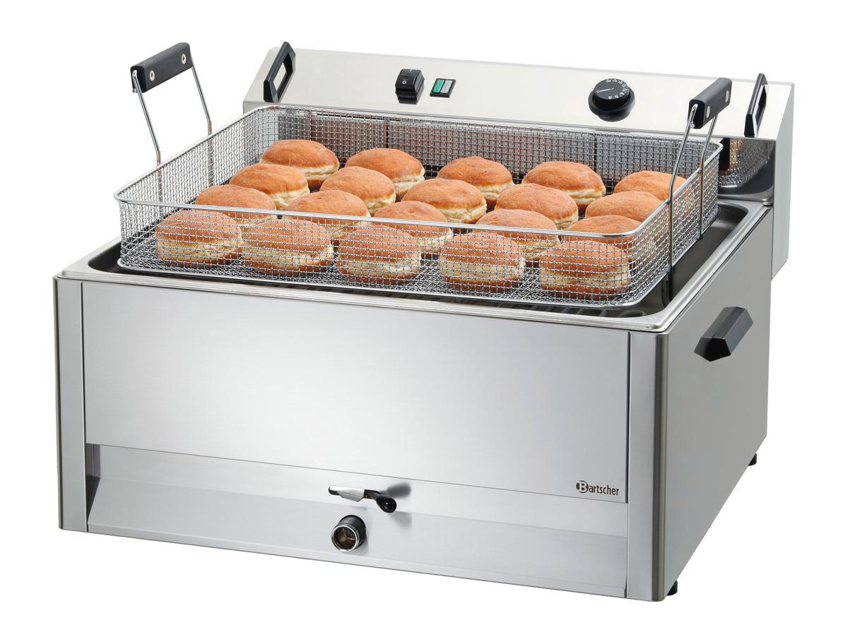 Eine Edelstahl-Fritteuse mit einem Korb voller frittierter Donuts. Die Friteuse hat ein Bedienfeld und Griffe.