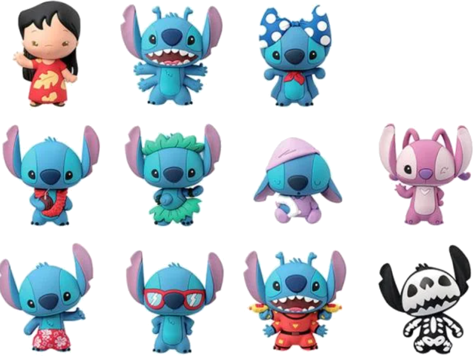 Sammlung von Stitch-Figuren in verschiedenen Kostümen. Enthält Lilo, Stitch mit Schleife, im Pyjama, mit Hawaiihemd und als Skelett.